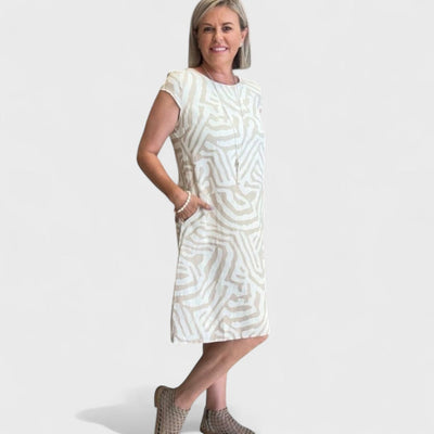 Нелия - Летни Рокли с Кръгло Деколте