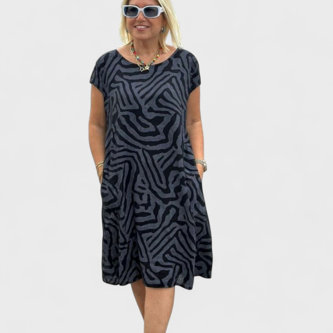 Нелия - Летни Рокли с Кръгло Деколте