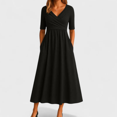 Леона - Елегантна Рокля със Специално Деколте