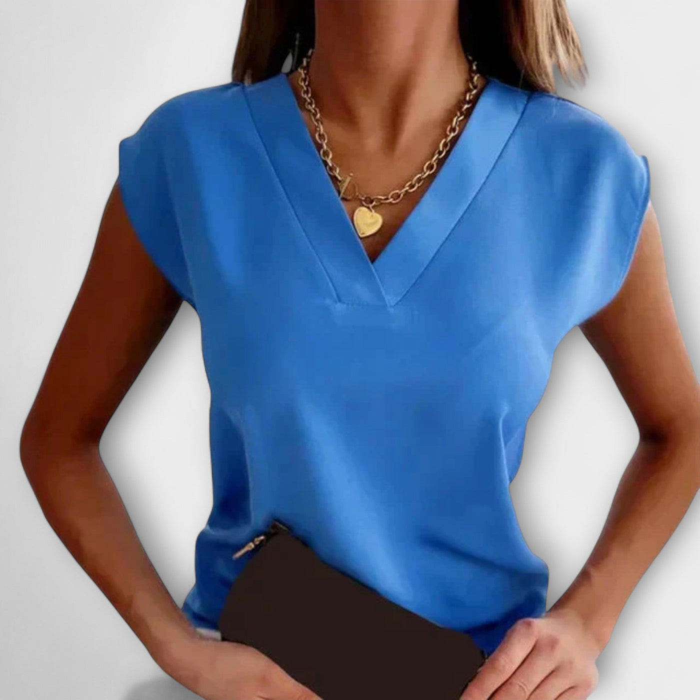 Дамски летен топ с V-образно деколте и свободни ръкави