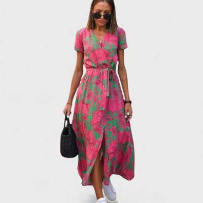 Даниела - Завиващи се рокли с точки