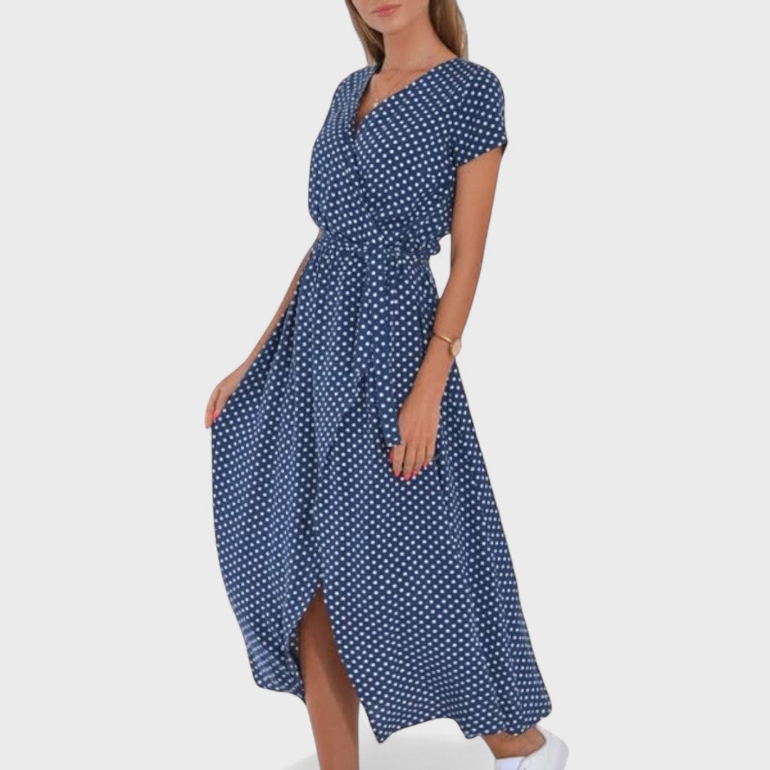 Даниела - Завиващи се рокли с точкови мотиви