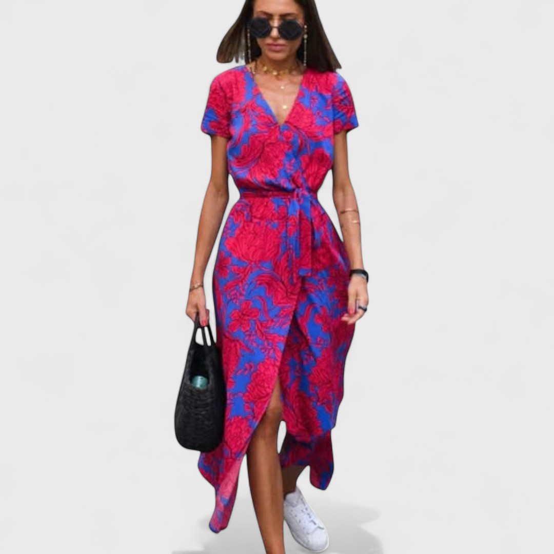 Даниела - Завиващи се рокли с точкови мотиви