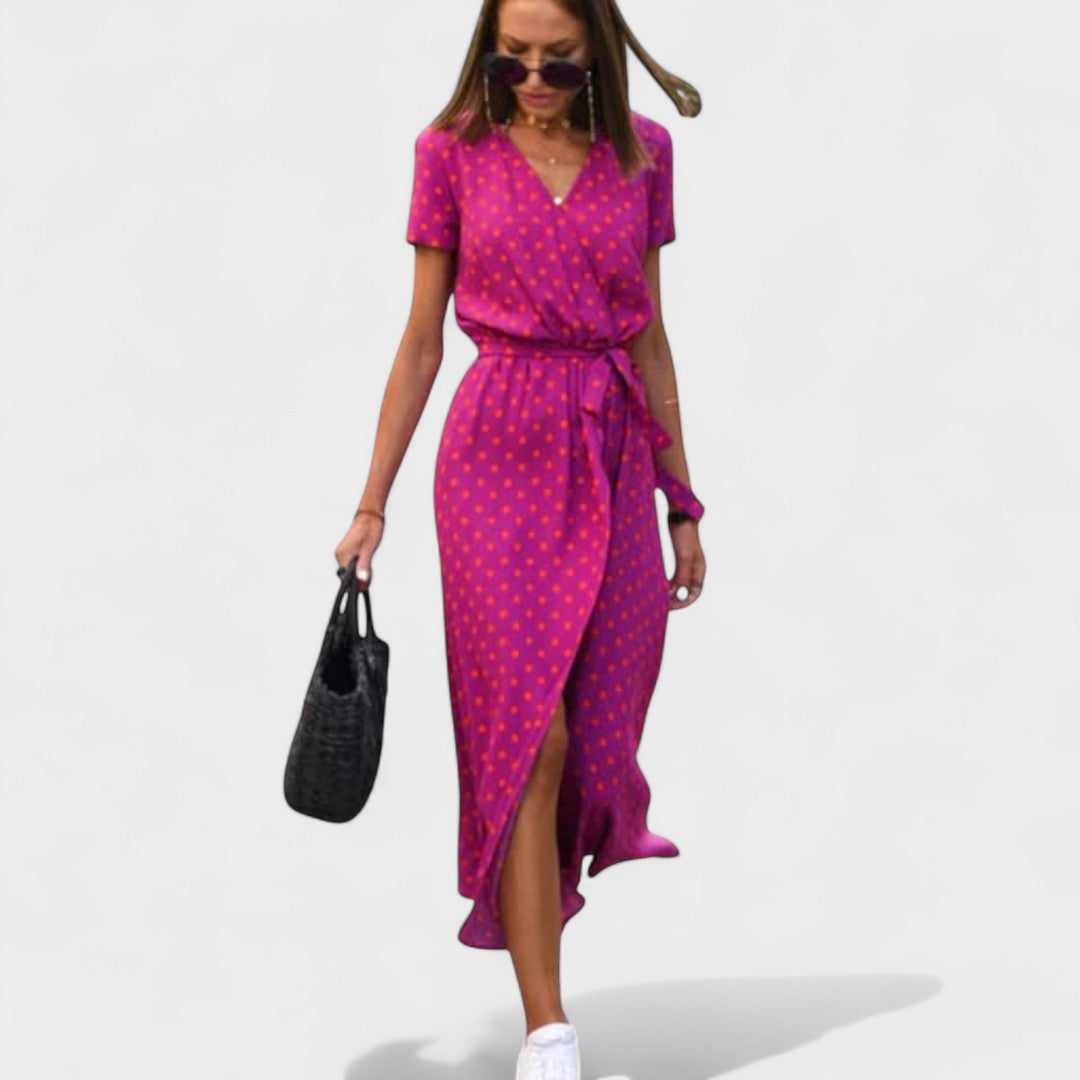 Даниела - Завиващи се рокли с точки