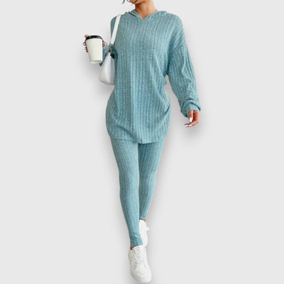 Удобен Двуделен Комплект