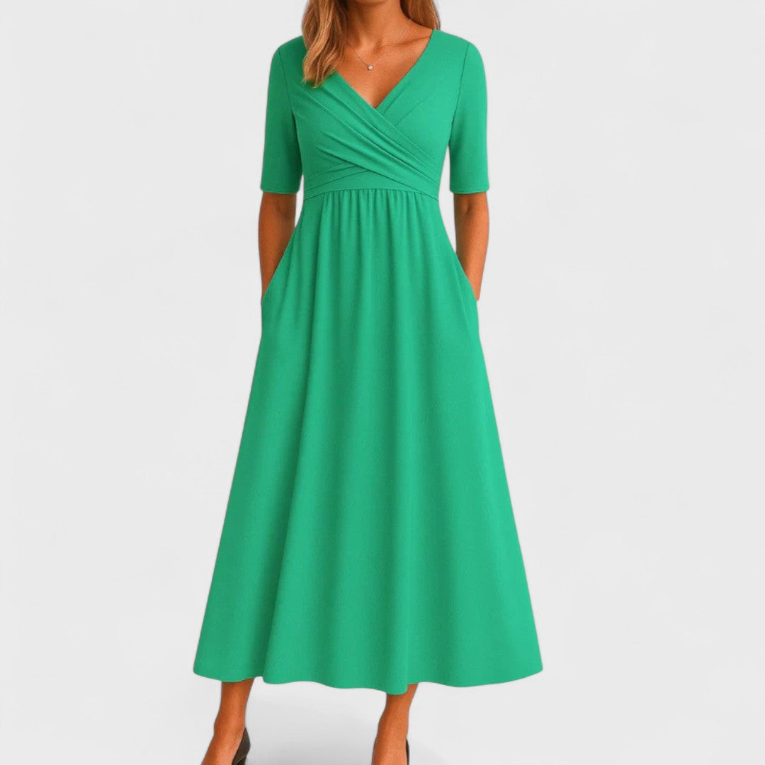 Леона - Елегантна Рокля със Специално Деколте