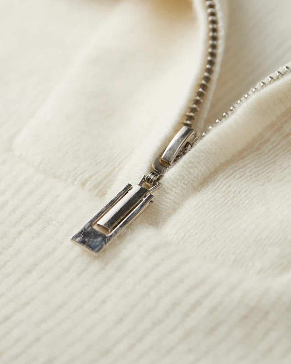 Либуше - Портфолио с поло от кашмир с половин цип