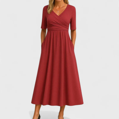 Леона - Елегантна Рокля със Специално Деколте