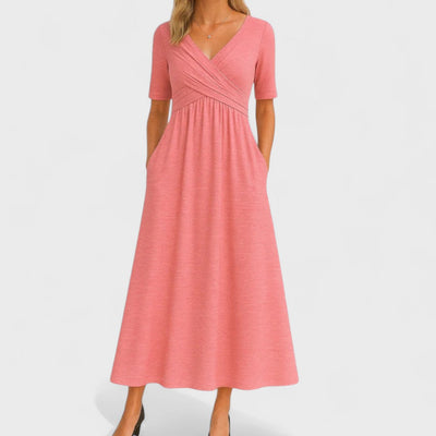 Леона - Елегантна Рокля със Специално Деколте