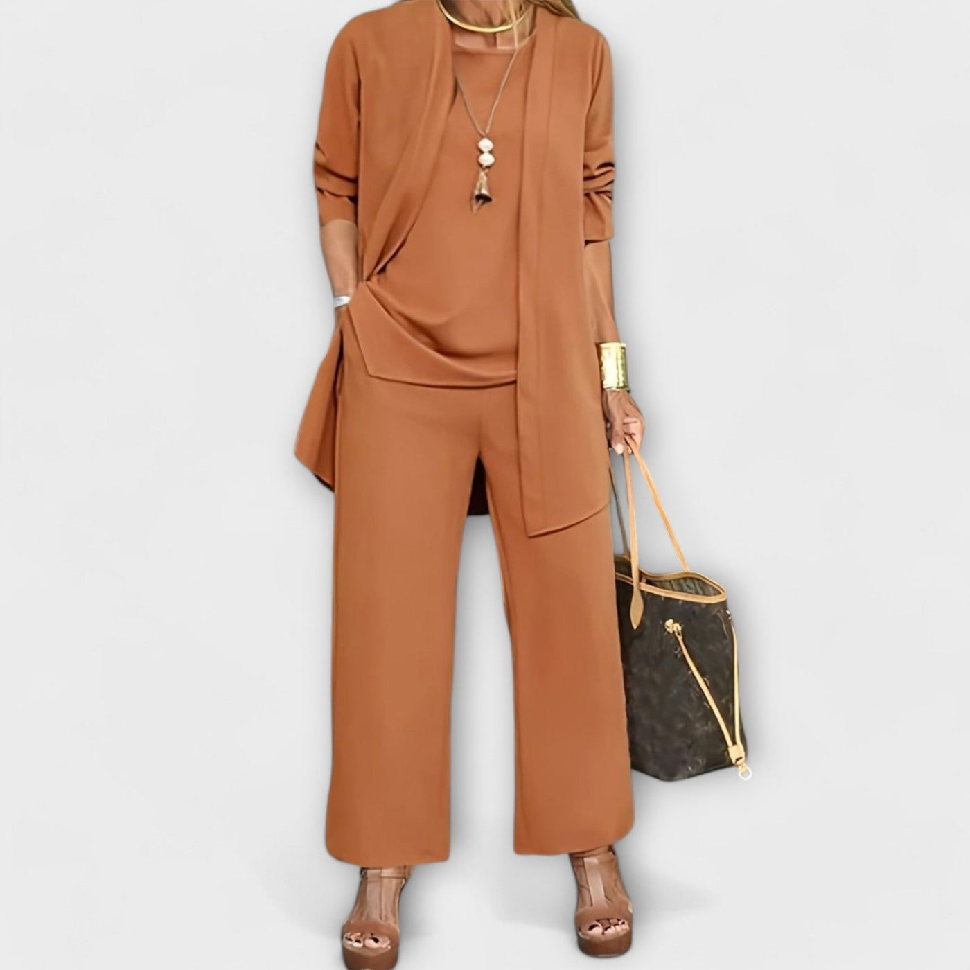 Удобен триделен комплект