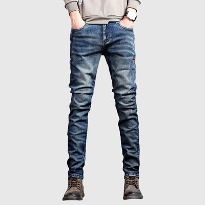 Дънки с тесен крачол