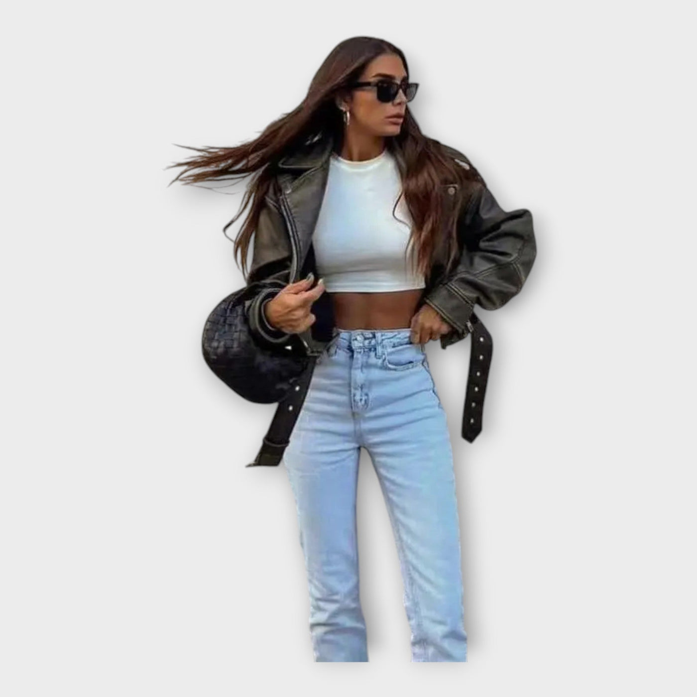 Модерно Късо Кожено Якне с Колан и Изтънчена Естетика 