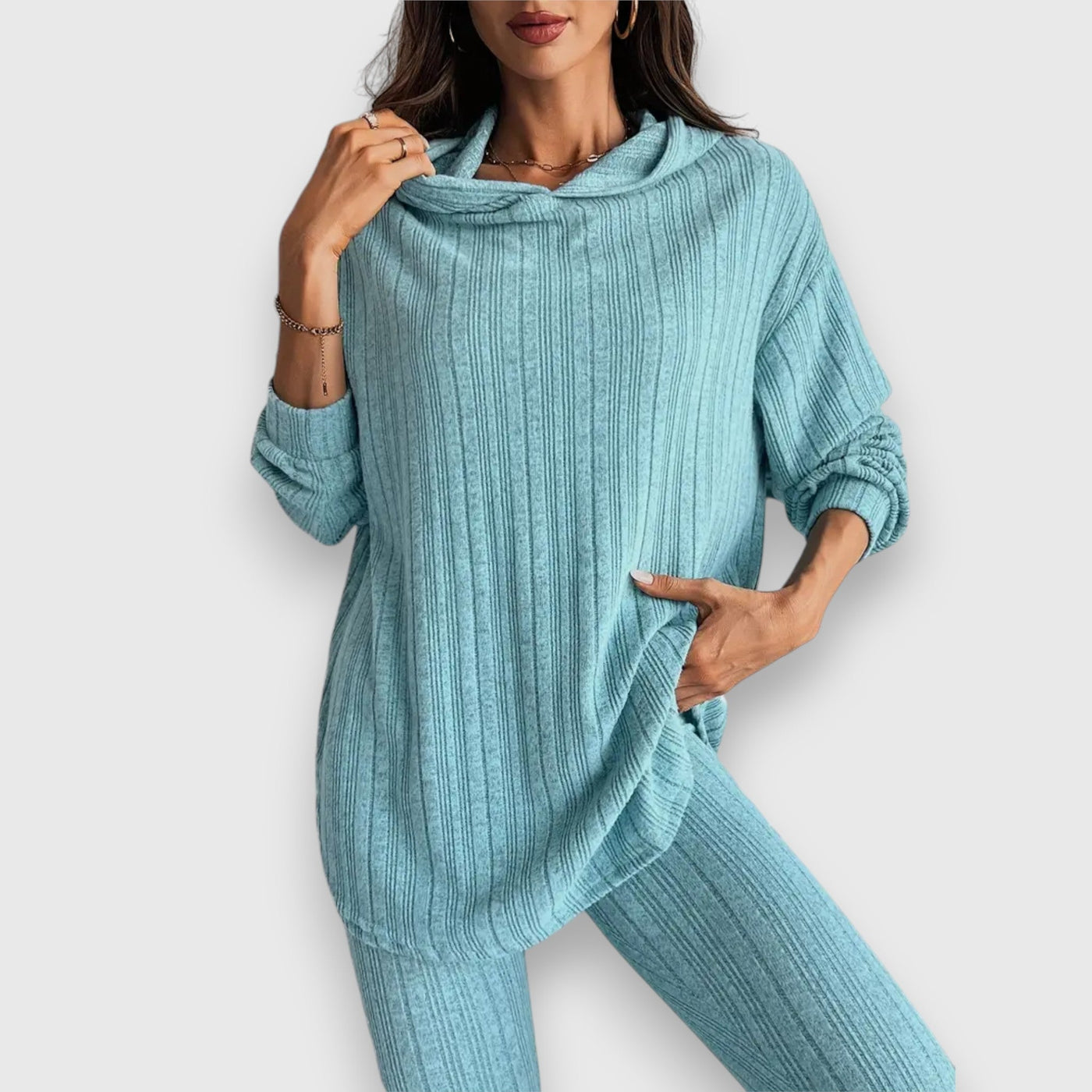 Удобен Двуделен Комплект