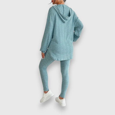 Удобен Двуделен Комплект