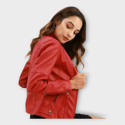 Елегантно кожено сако с модерен крой и вечен стил 